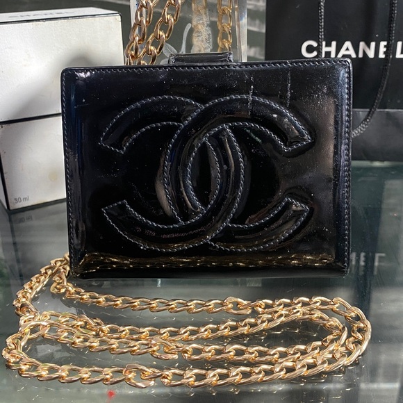 Authentic Chanel CC Patent Leather Wallet - Picture 5 of 16